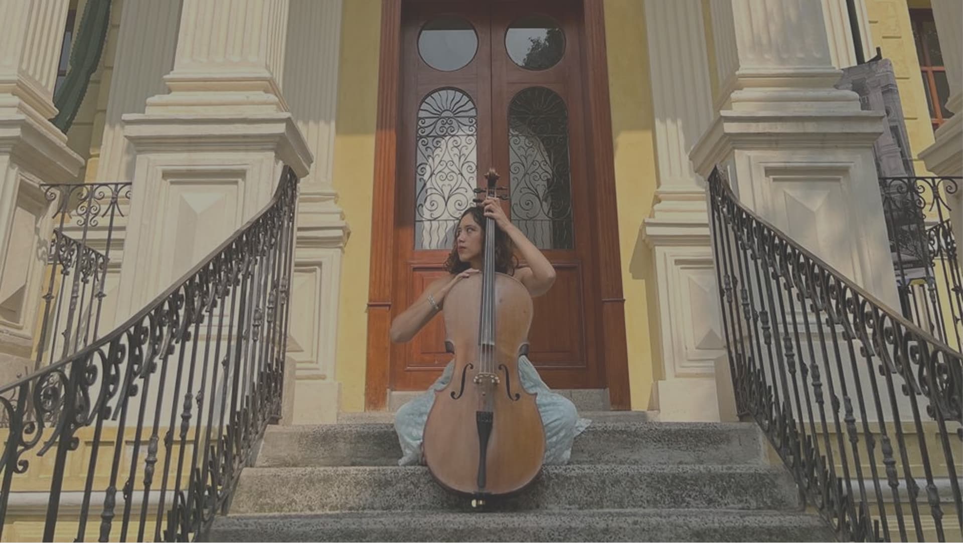 Melisa Bollás mit Cello
